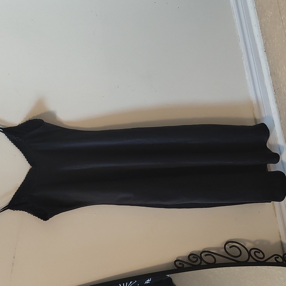 Aritzia Wilfred Classical Satin Maxi Dress - Picture 4 of 5